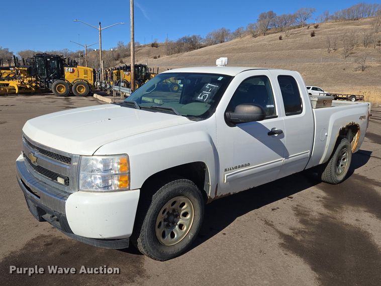 2011 Chevrolet Silverado 1500 Ext. Cab pickup truck - ES2969
