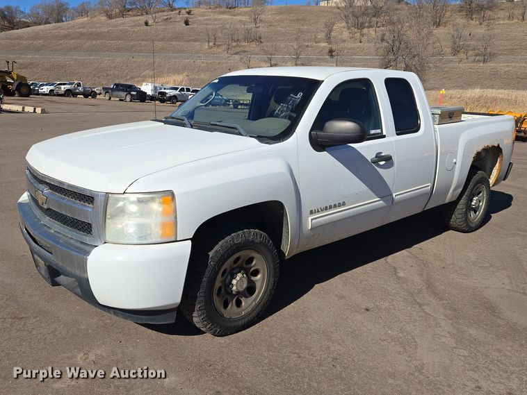 2011 Chevrolet Silverado 1500 Ext. Cab pickup truck - ES2978