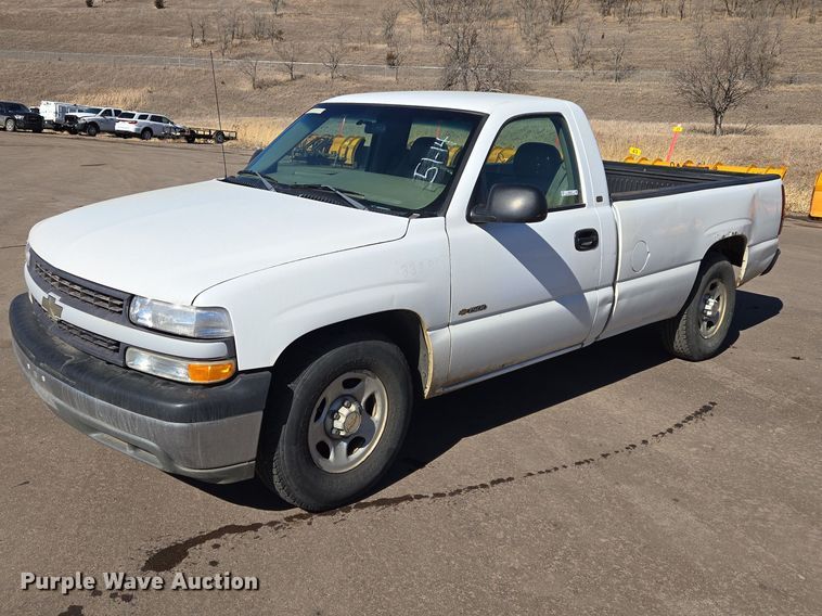 2001 Chevrolet Silverado 1500 pickup truck - ES2979