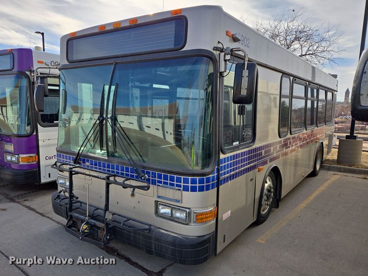 2009 Gillig shuttle bus - ES2989