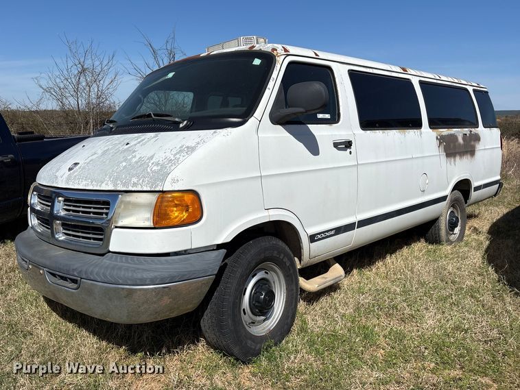 2002 Dodge Ram Wagon B3500 van - ES8704