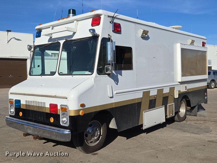1981 Chevrolet P Series delivery van - ET1399