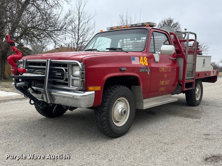 1985 Chevrolet Custom Deluxe 30 brush fire truck - ET1664