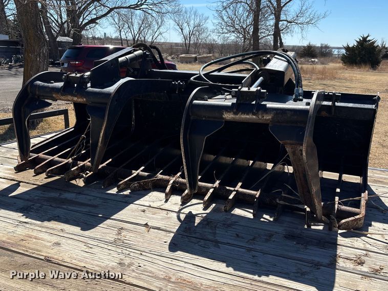 John Deere GT80 skid steer grapple bucket - EV2024