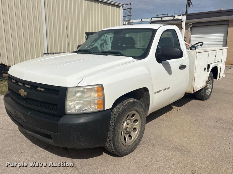 2008 Chevrolet Silverado 1500 utility bed pickup truck - EV2853