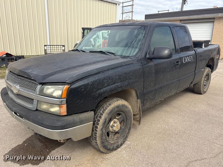 2003 Chevrolet Silverado 1500 Ext. Cab pickup truck - EV2854