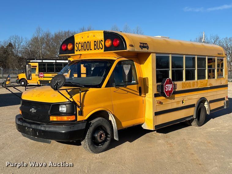 2004 Chevrolet Express 3500 school bus - FB3221