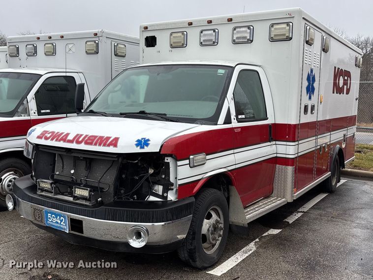 2014 Chevrolet Express G4500 ambulance - FB3552