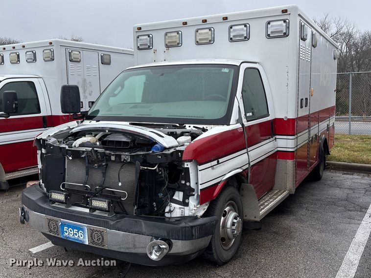 2016 Chevrolet Express G4500 ambulance - FB3554