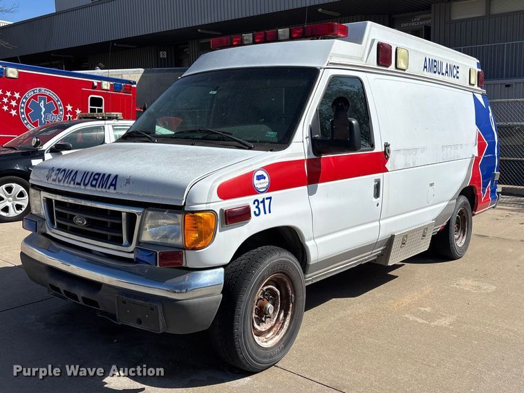 2006 Ford  E350 ambulance - FB3638