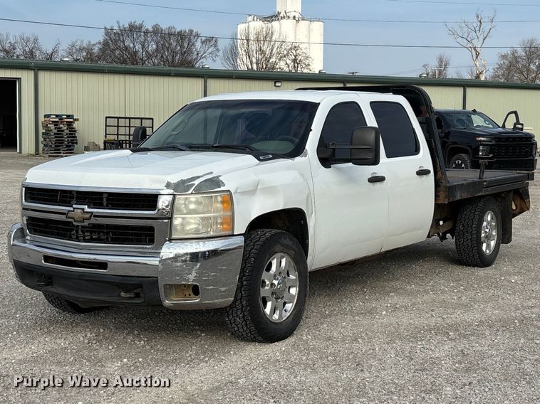 2010 Chevrolet Silverado 2500HD Crew Cab bale bed pickup truck - FG0117