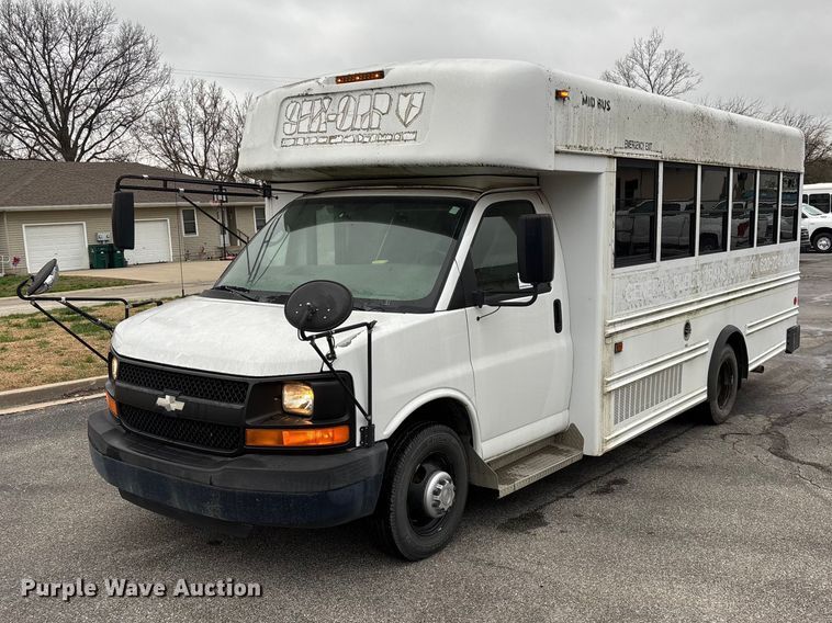 2009 Chevrolet Express shuttle bus - FG0149