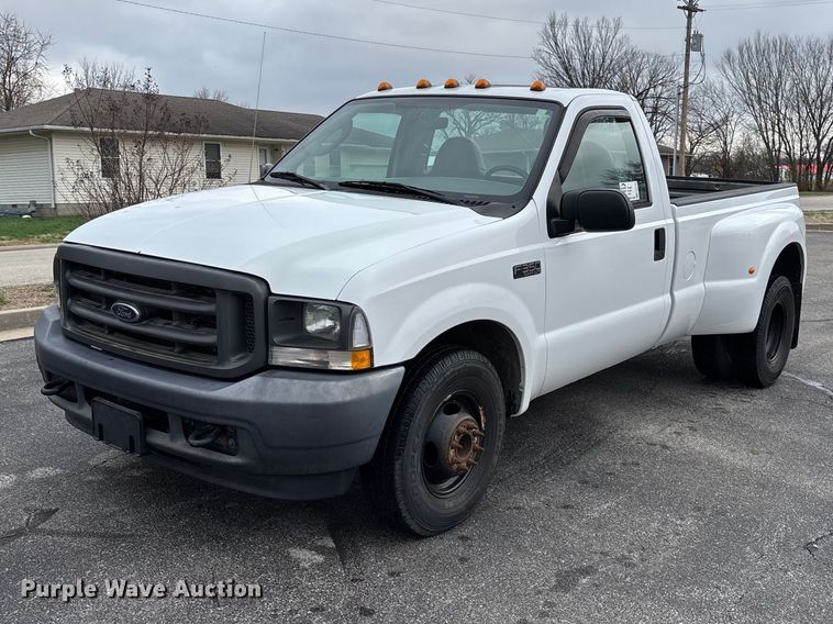 2004 Ford F350 Super Duty XL pickup truck - FG0153