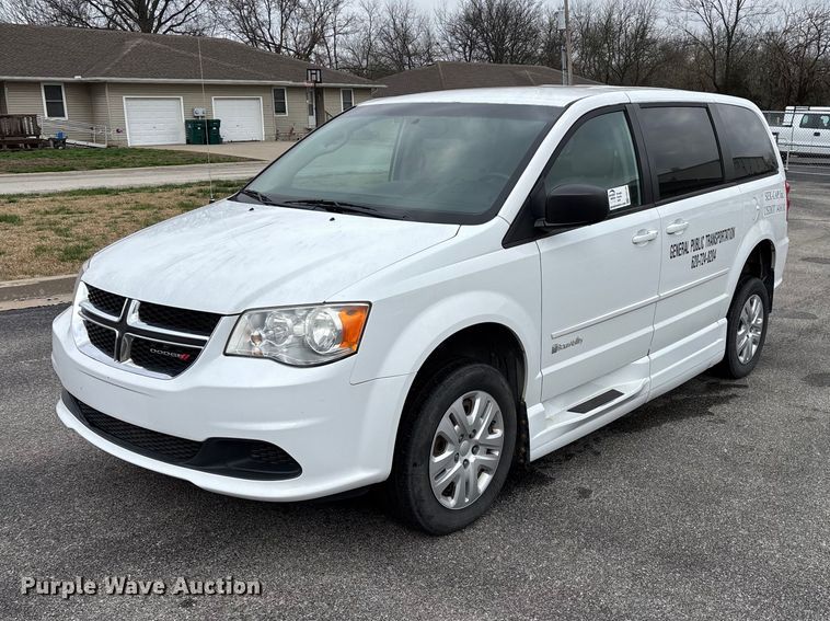 2015 Dodge Grand Caravan handicap accessible van - FG0159