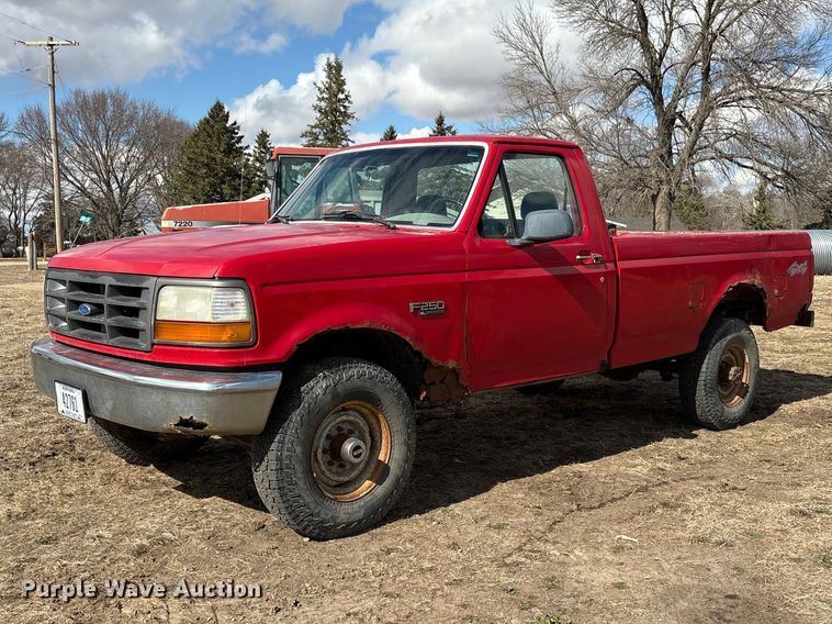 1995 Ford F250 pickup truck - FG2738
