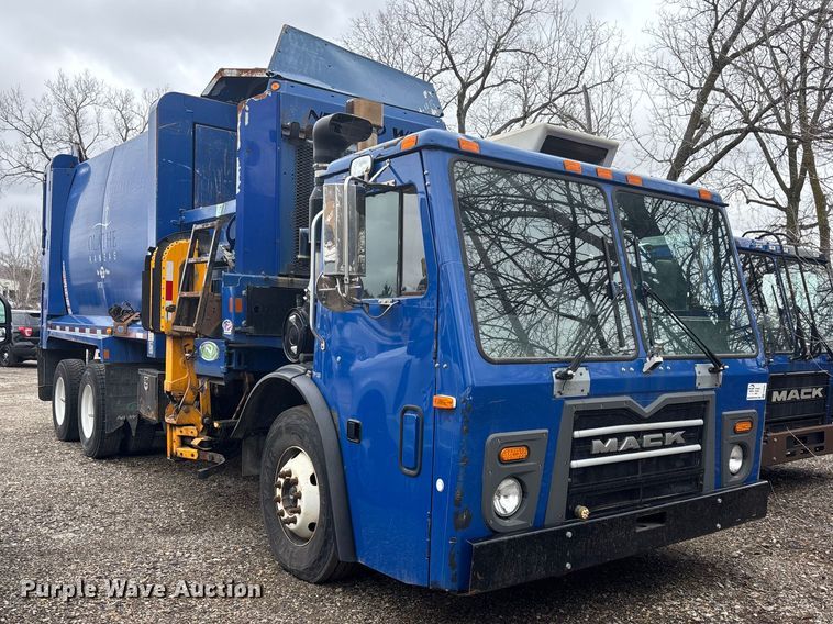 2014 Mack LE600 refuse truck - FI0699