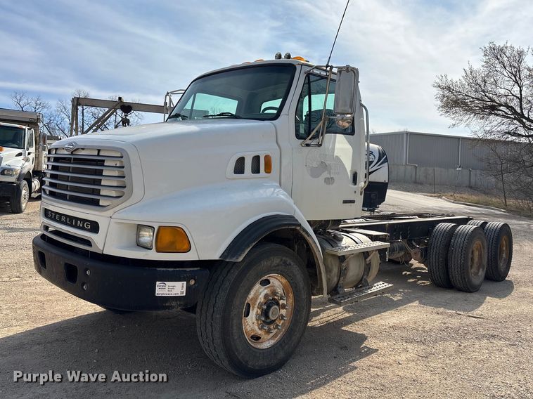 2002 Sterling LT8500 semi truck - FI0854