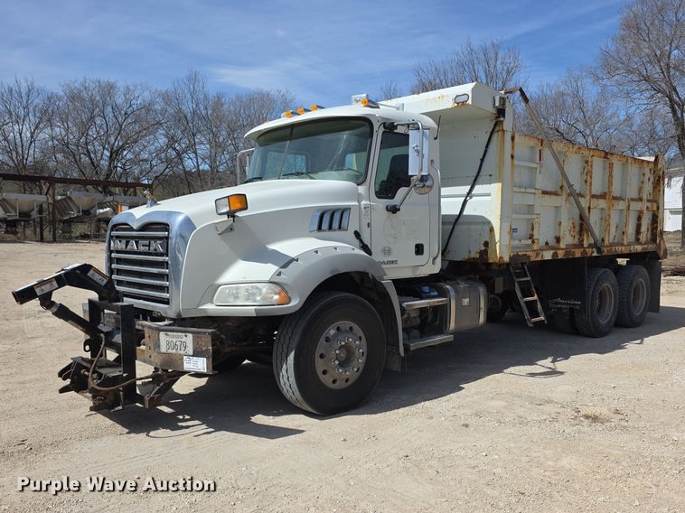 2012 Mack GU813 dump truck - FI0858