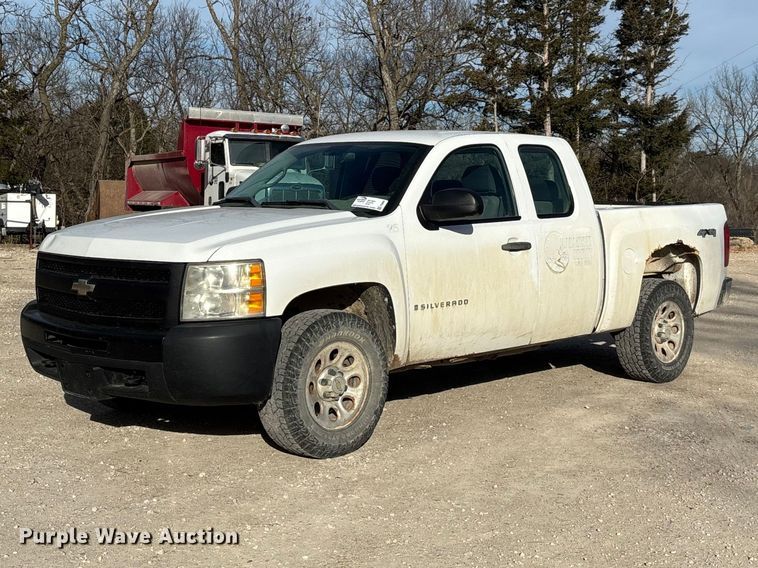 2009 Chevrolet Silverado 1500 Ext. Cab pickup truck - FI0869