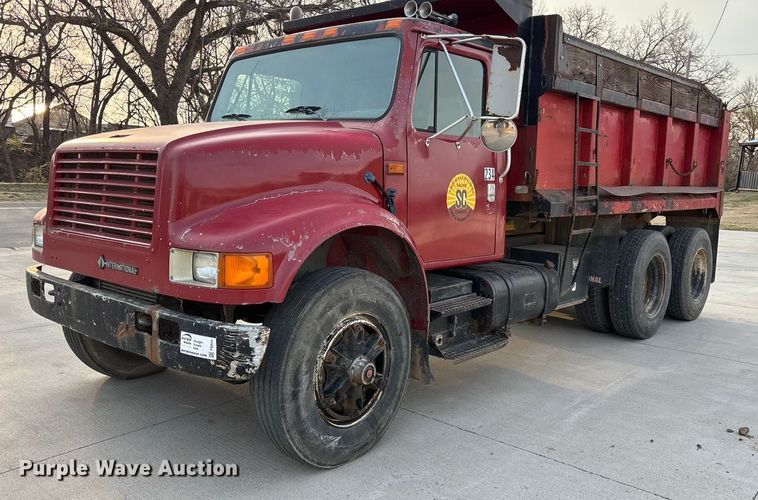 1990 International F4900 dump truck - FI0929