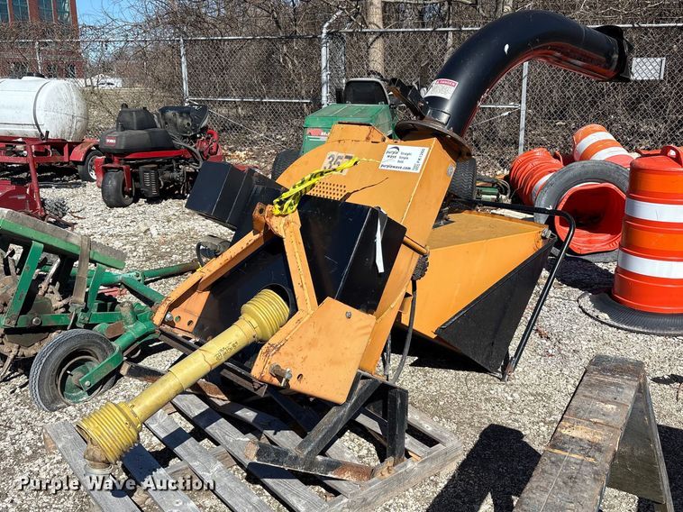 1999 Woods 8100 wood chipper - FK1260