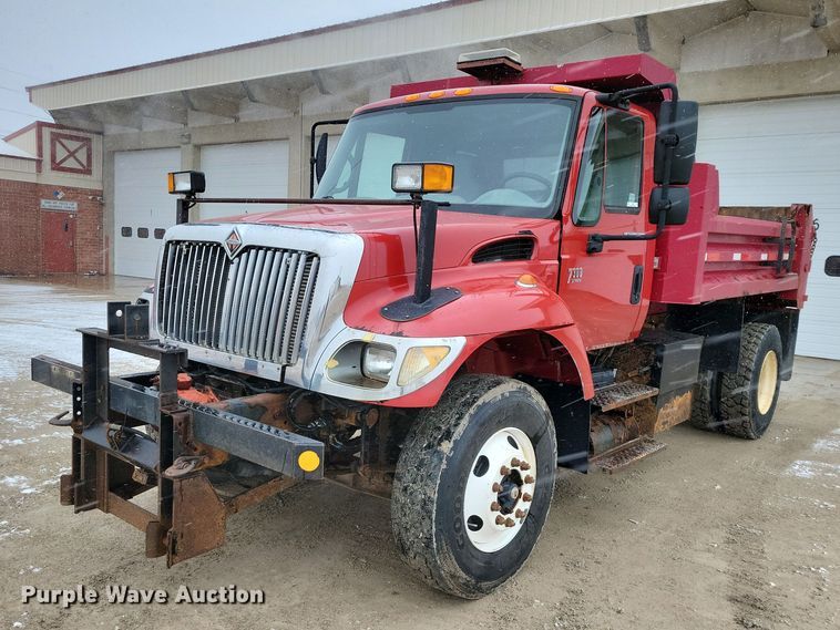 2003 International 7300 dump truck - NK9867
