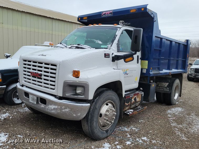 2004 GMC C8500 dump truck - NK9869