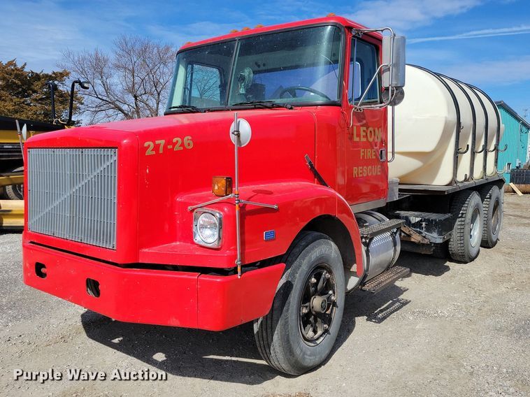 1990 White GMC WB water truck - NK9899