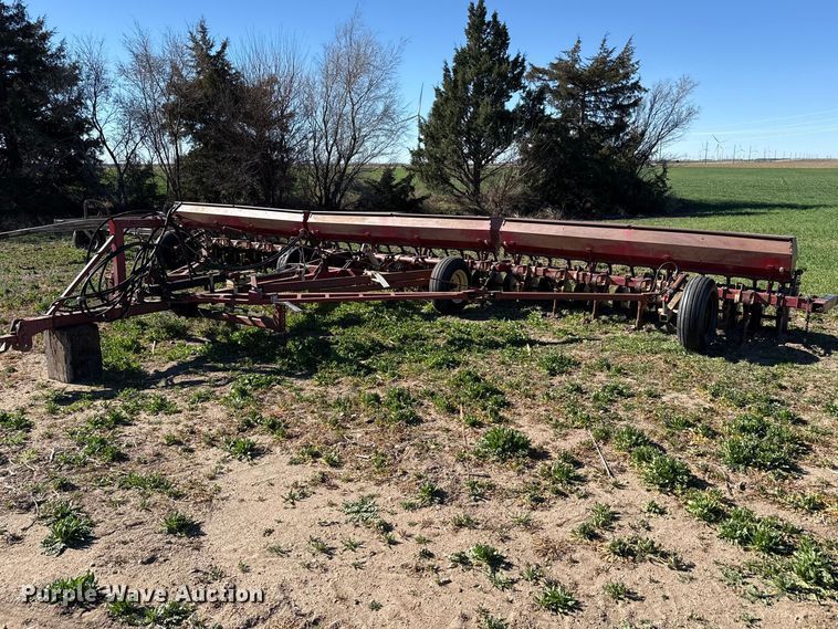 Crustbuster grain drill - DZ5178