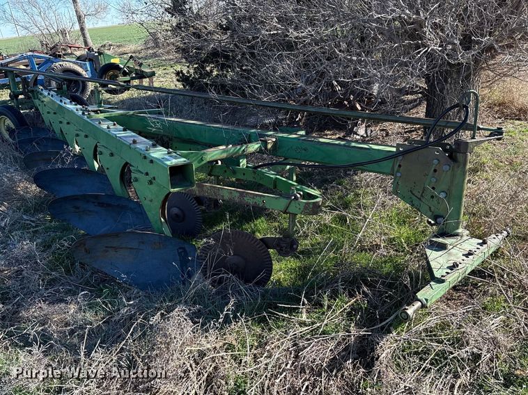 John Deere plow - DZ5182