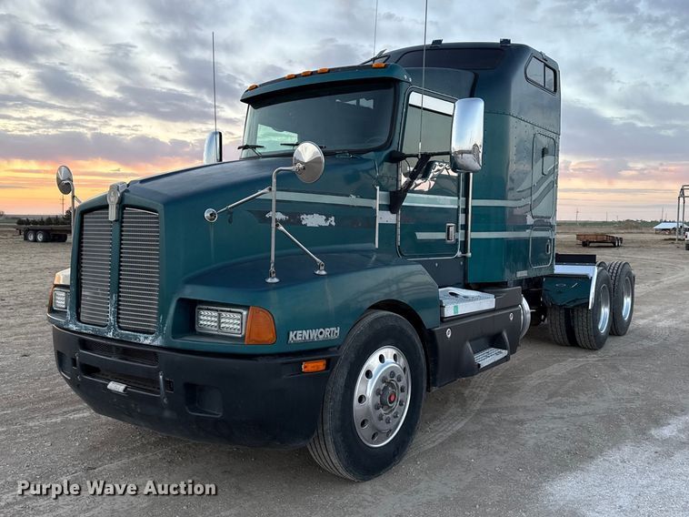 1995 Kenworth T600 semi truck - DZ5213