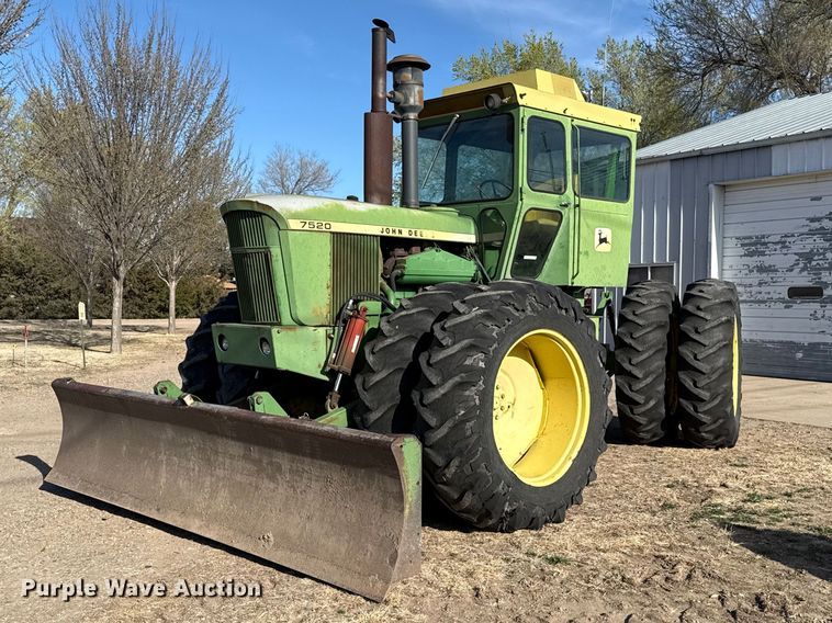1974 John Deere 7520 4WD tractor - DZ5311