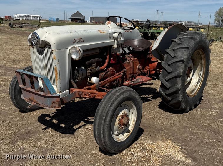 1955 Ford 850 tractor - DZ5345