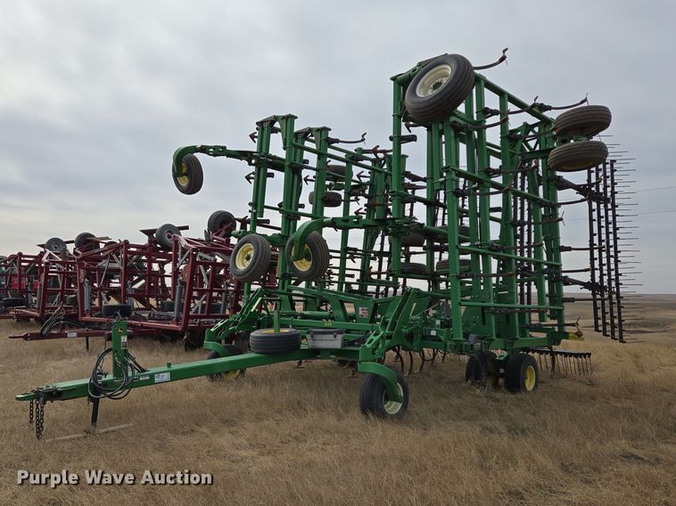 2012 John Deere 2210 field cultivator - EB1343