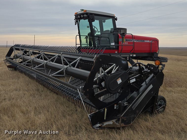 2009 Massey Ferguson 9430 swather / windrower - EB1346