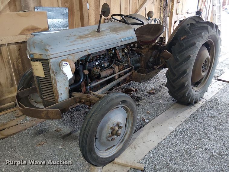 1951 Ferguson TO20 tractor - EE5211