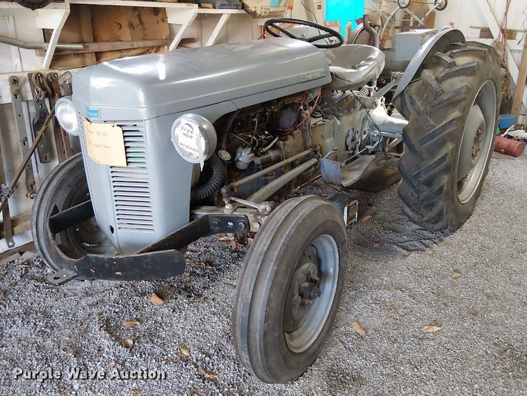 1950 Ferguson T020 tractor - EE5212