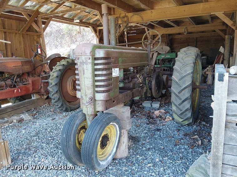 John Deere Model B tractor - EE7974
