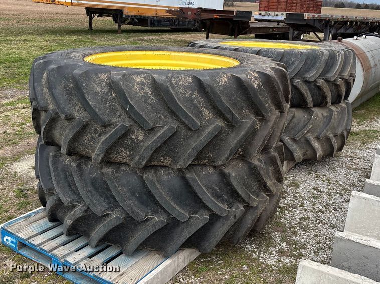 (4) 620/70R46 tires and wheels - EO4013