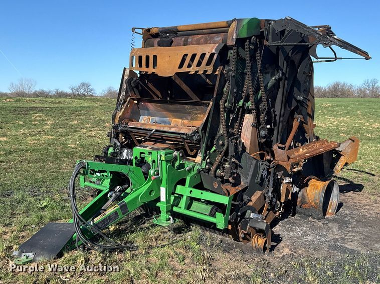 2023 John Deere V461R round baler - ES5984