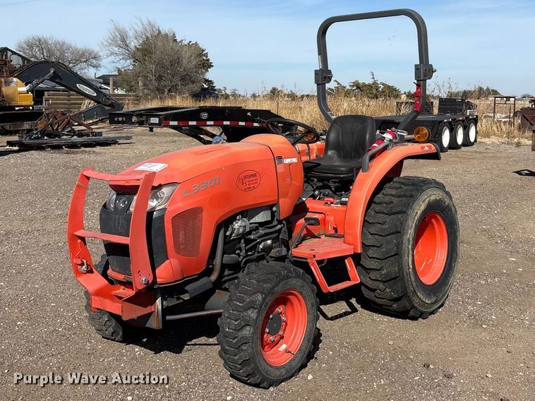 Kubota L3301D MFWD tractor - EU0383