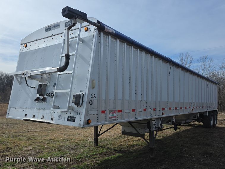 2013 Cornhusker 800 ALSR grain trailer - FI0881