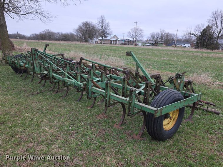 John Deere field cultivator - FI0909
