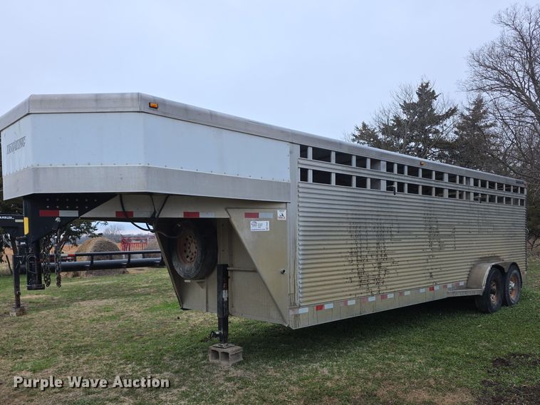 2002 Liberty livestock trailer - FI0928