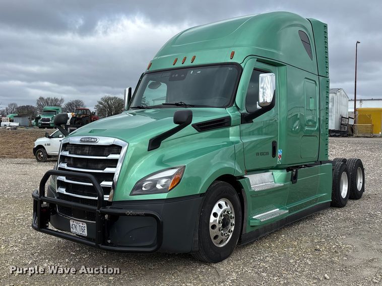 2022 Freightliner Cascadia 126 semi truck - DT0087