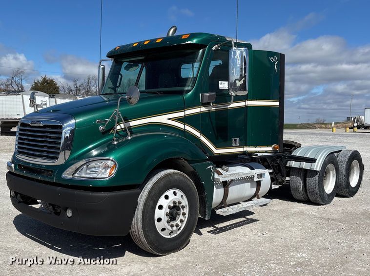 2015 Freightliner glider kit semi truck - DT0091