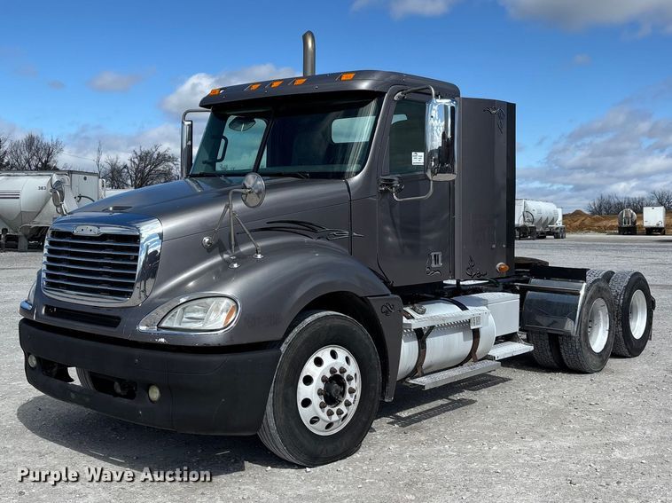 2014 Freightliner Columbia glider kit semi truck - DT0092