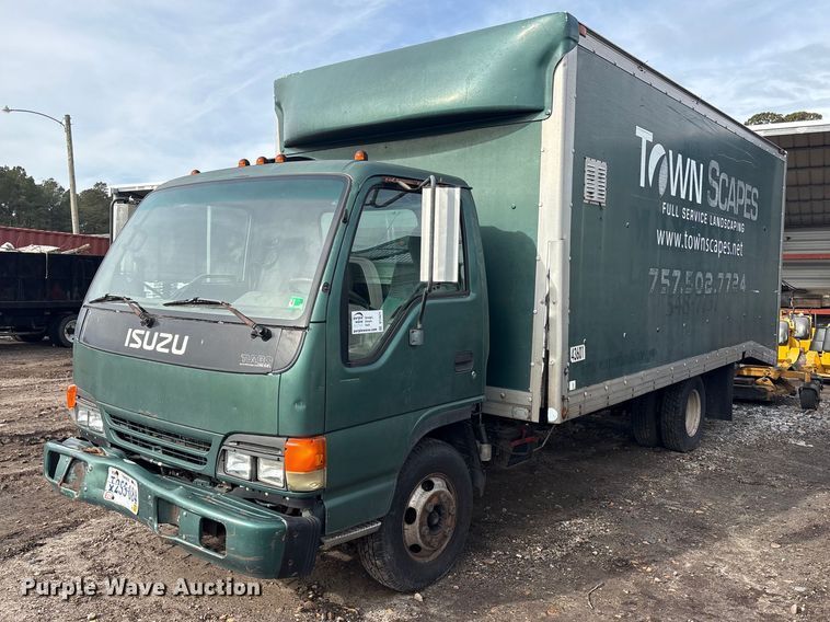 2002 Isuzu NPR box truck - DT2871