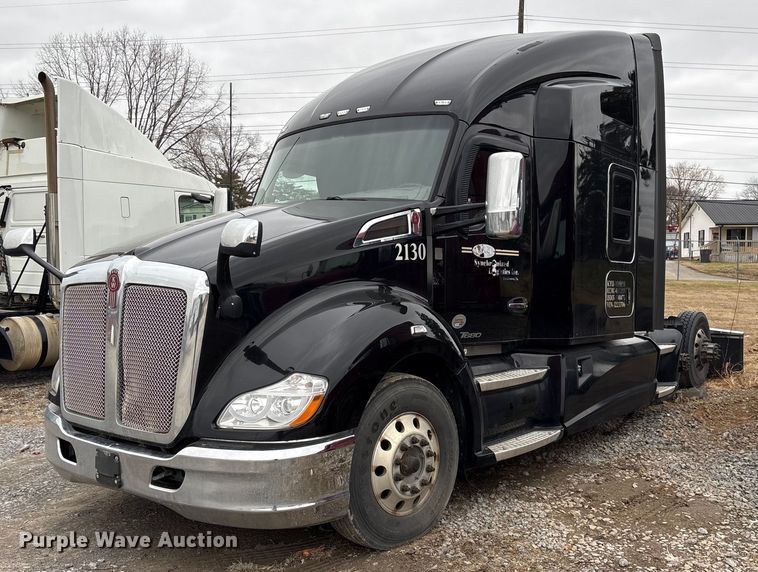 2018 Kenworth T680 semi truck - DU2552