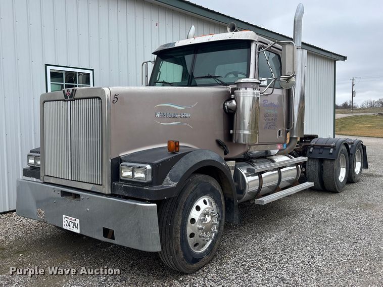 2004 Western Star 4900 semi truck - EA4509